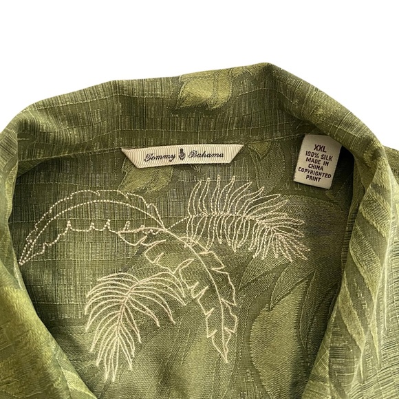 SOLD Tommy Bahama 100% Silk Vivid Green Tropical Print Button Down Shirt - Picture 4 of 9